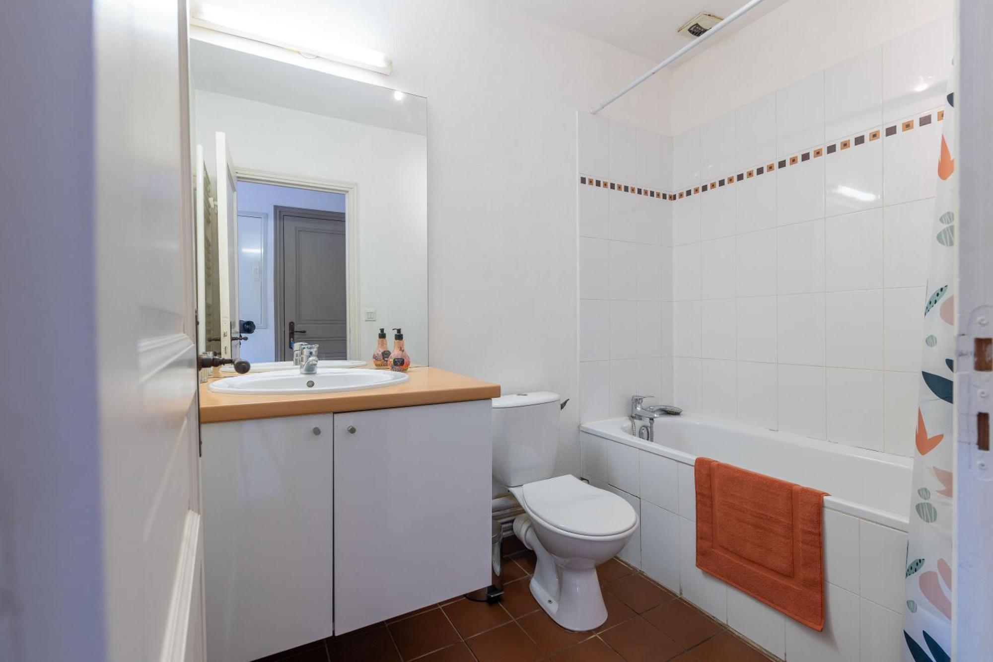 Bel Appartement Avec Cour Au Coeur De La Bastide Carcassonne Exteriör bild
